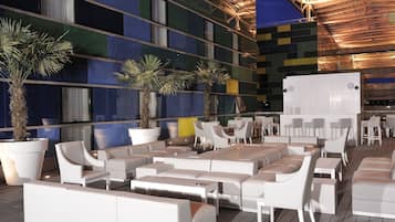 Cocktailbar, Speisen im Freien