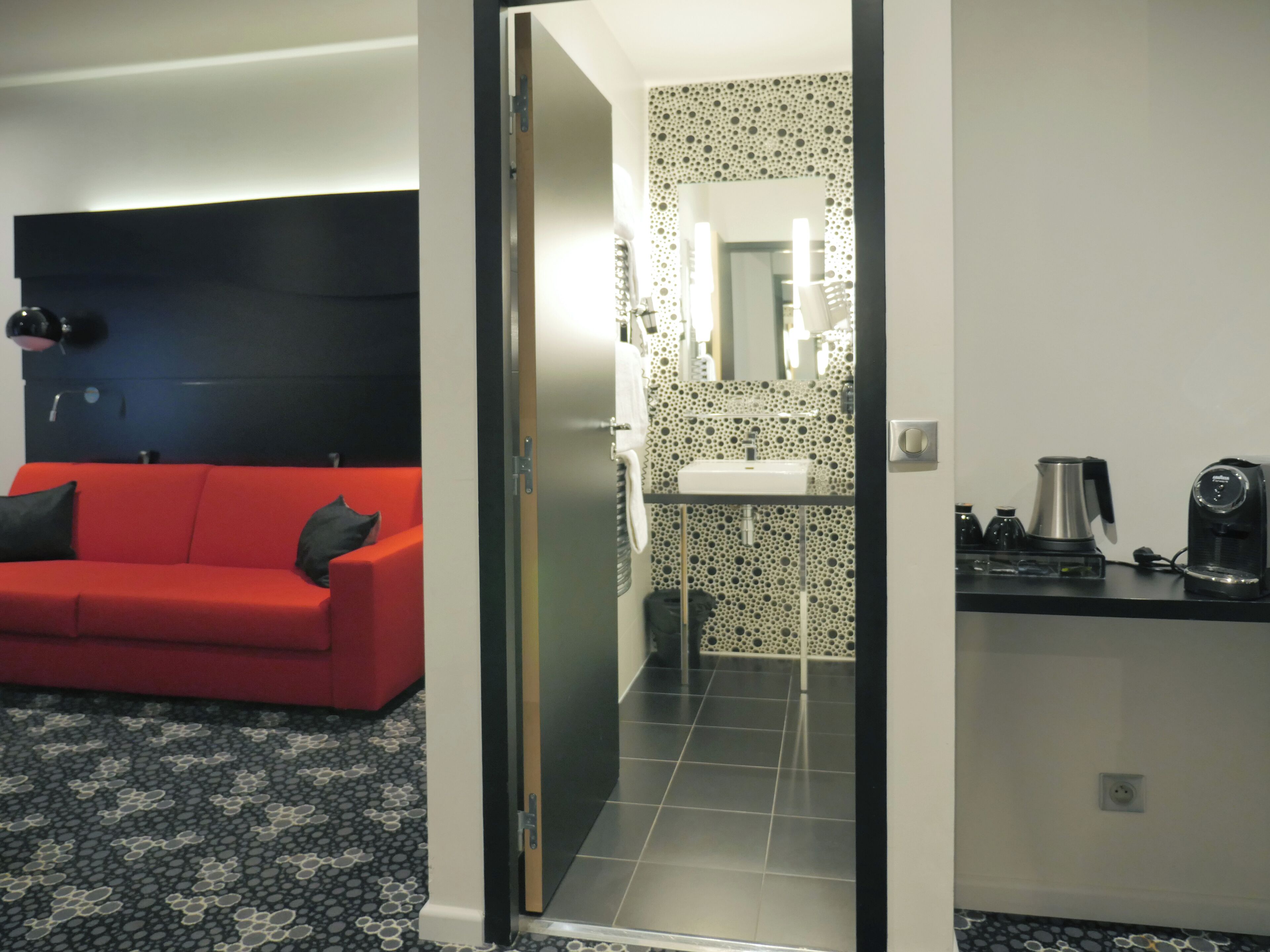 suite, multiple beds | minibar, in-room safe, desk, soundproofing