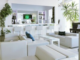 Cocktail bar, alfresco dining