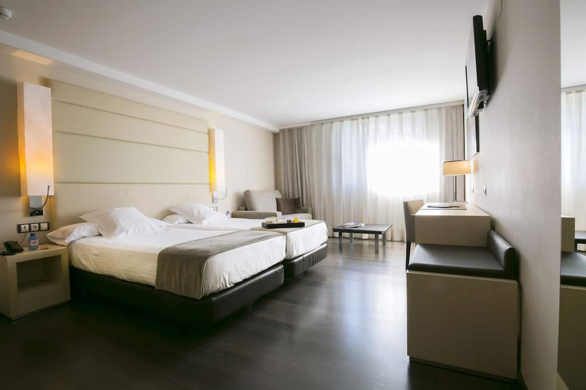 premium double room | 1 bedroom, minibar, in-room safe, desk