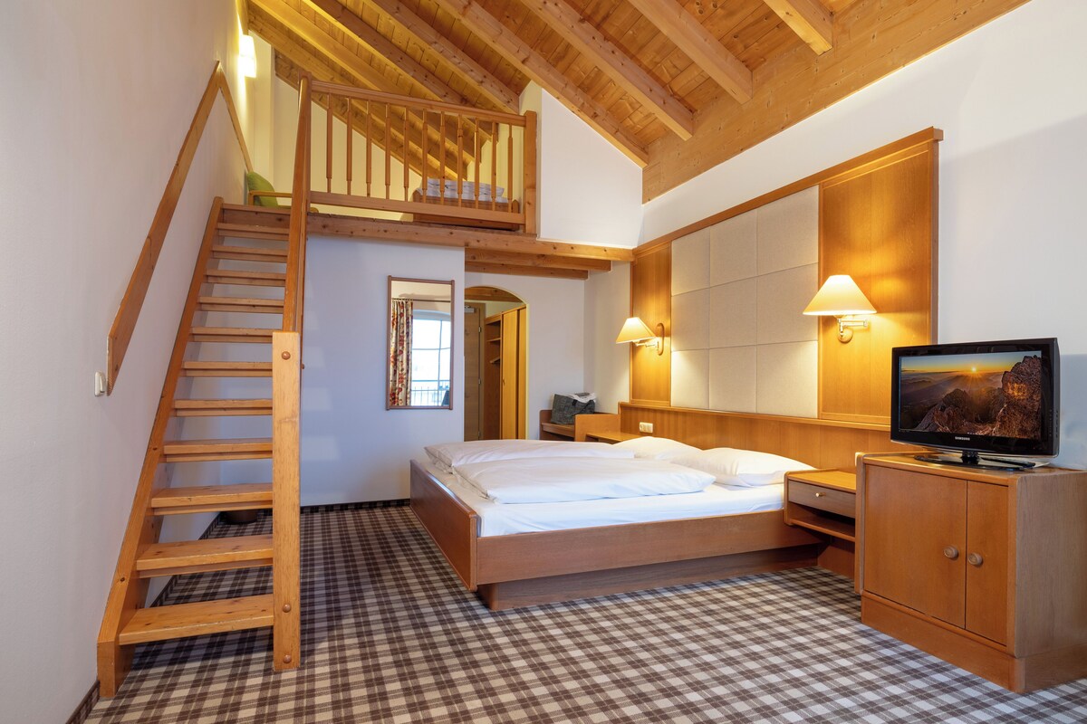 In-room safe, desk, soundproofing, WiFi (free)