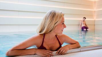 Indoor pool, sun loungers