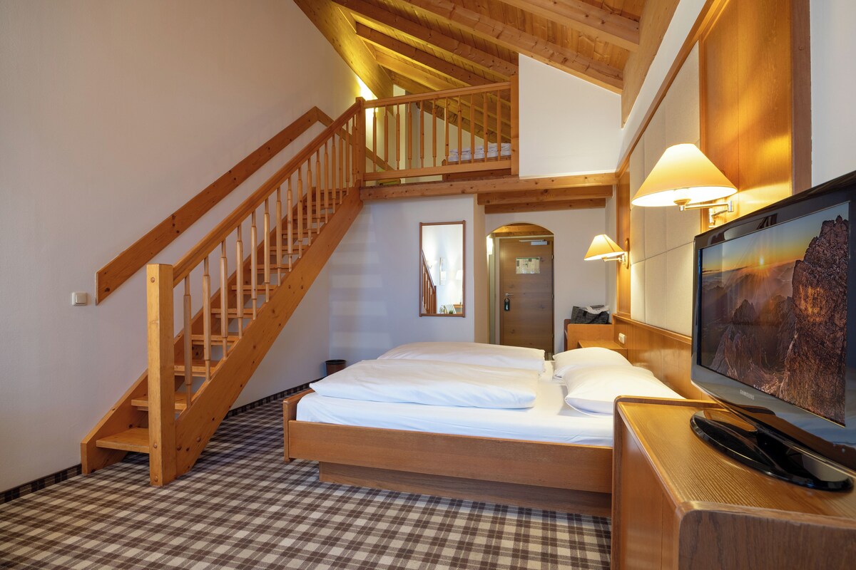 In-room safe, desk, soundproofing, WiFi (free)