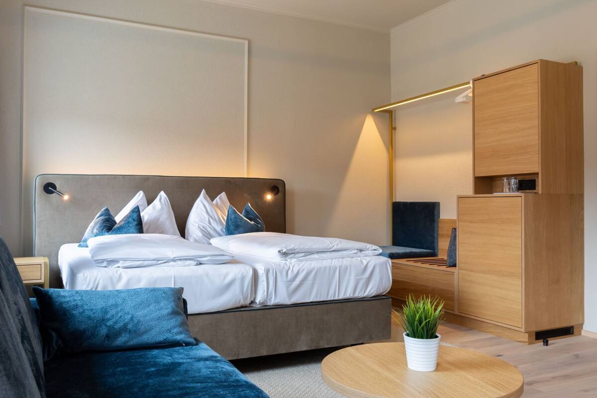 standard double room | 1 bedroom, in-room safe, desk, soundproofing