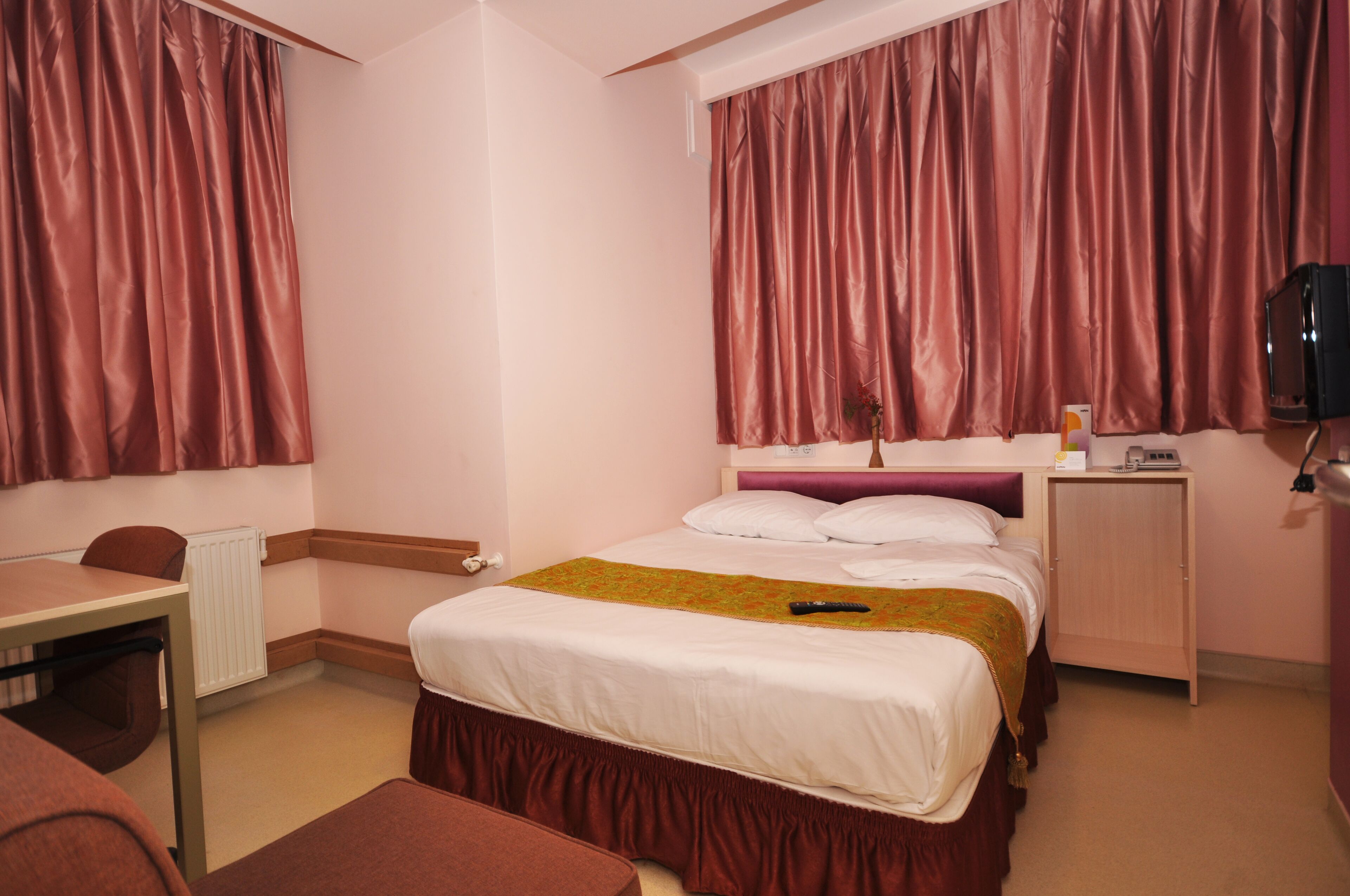 Premium bedding, desk, blackout drapes, soundproofing