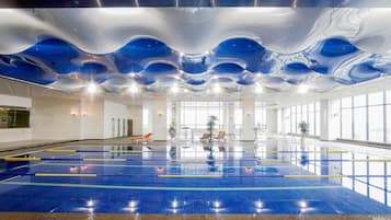 Indoor pool, pool loungers