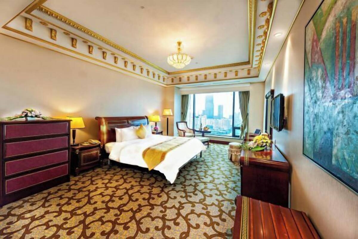 Minibar, in-room safe, desk, blackout drapes