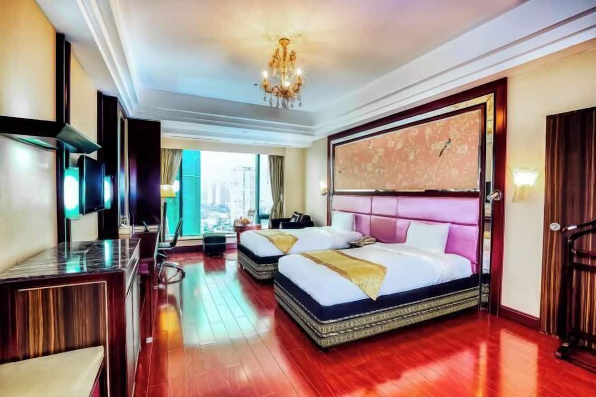 Minibar, in-room safe, desk, blackout curtains