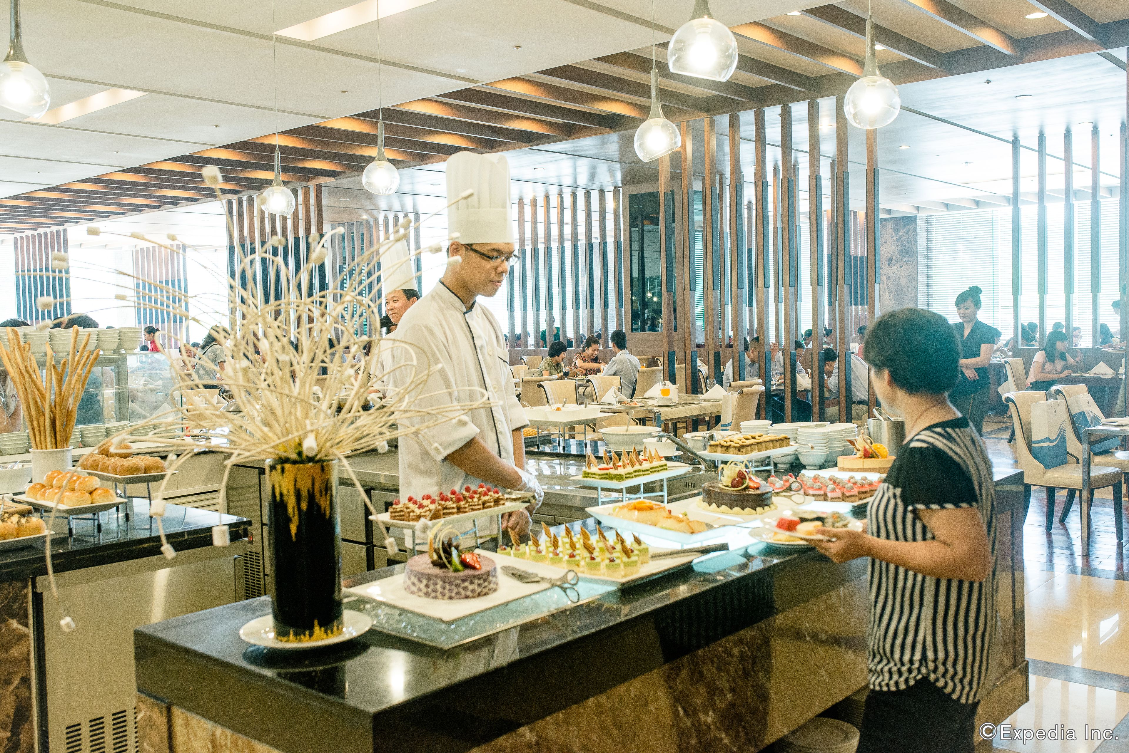 daily buffet breakfast (vnd 550000 per person)