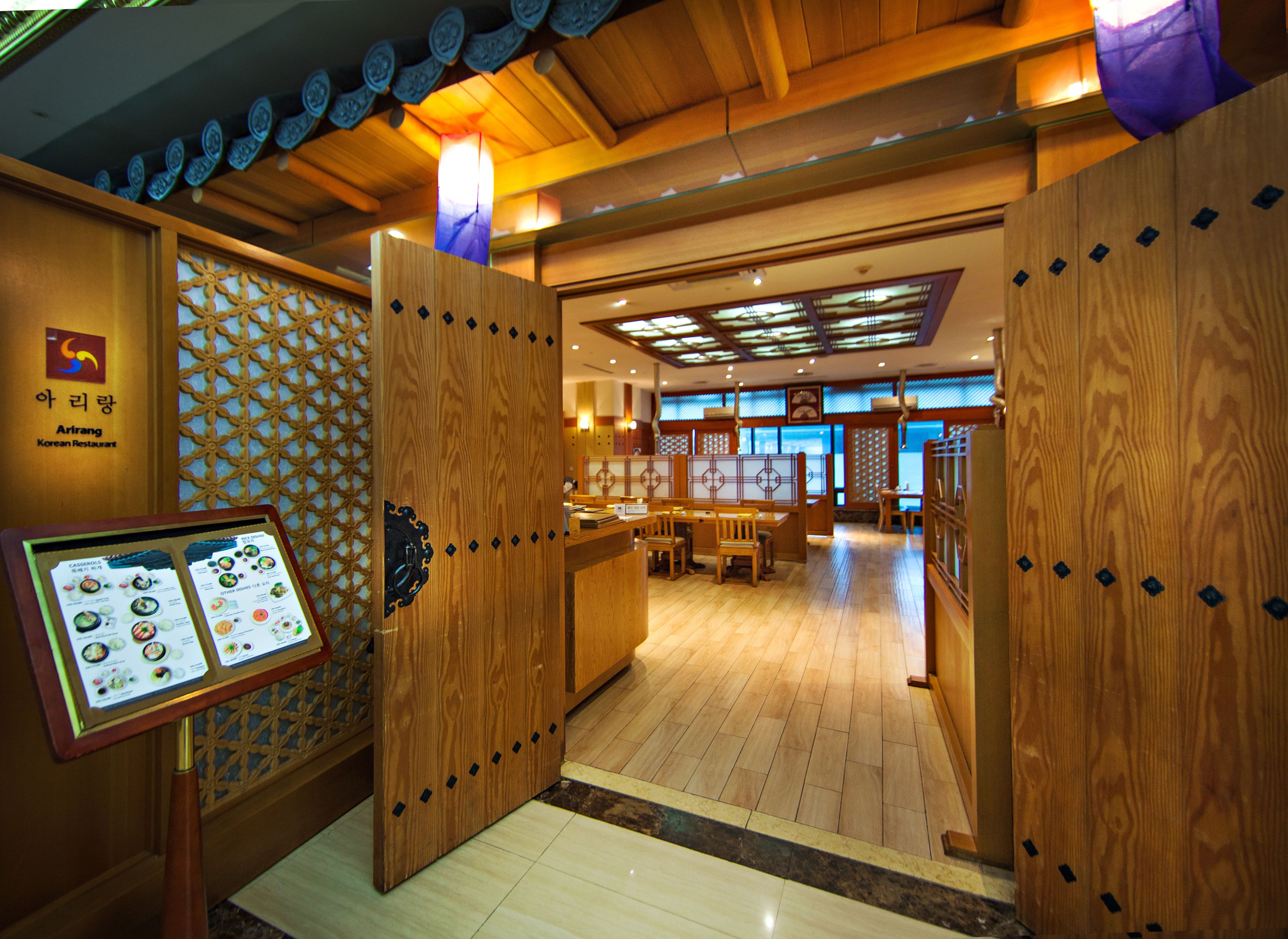 5 restaurants, breakfast, lunch, dinner served; international cuisine