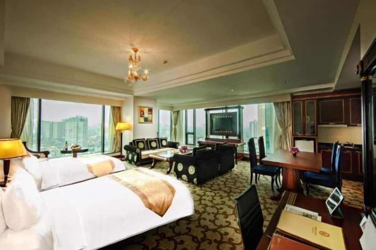 Minibar, in-room safe, desk, blackout curtains