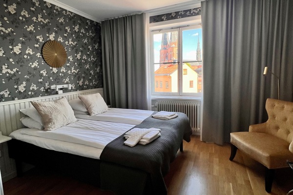 Caja de seguridad en la habitación y decoración personalizada