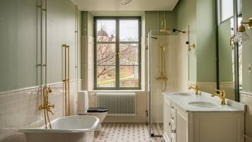 Suite estudio Deluxe | Baño | Secador de pelo, suelo radiante, toallas y jabón