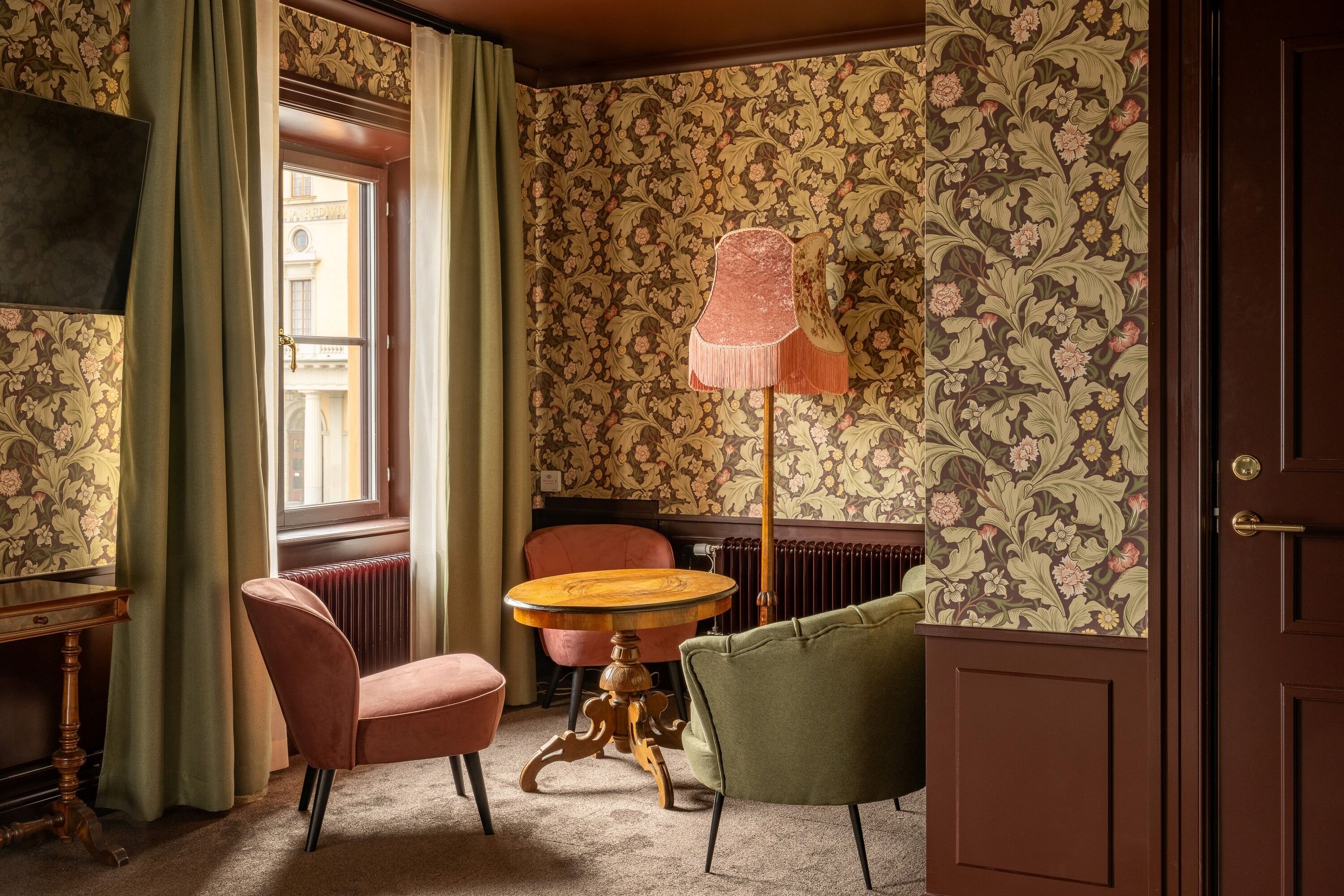 Suite monolocale Luxury | Una cassaforte in camera, con stile personalizzato