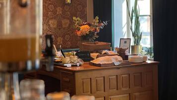 Free daily buffet breakfast