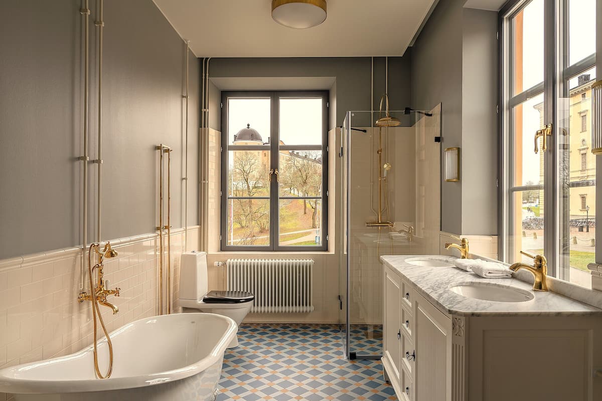 Secador de pelo, piso con calefacción en el baño, toallas, jabón