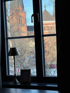 إطلالة على المدينة من المنشأة