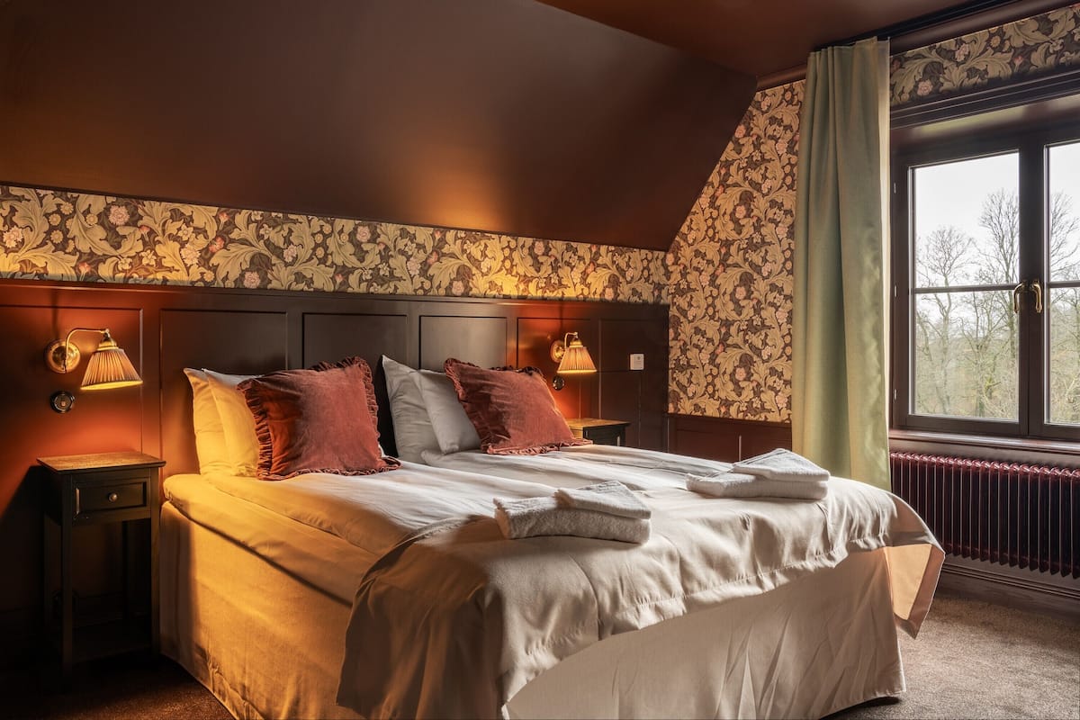 Caja de seguridad en la habitación y decoración personalizada