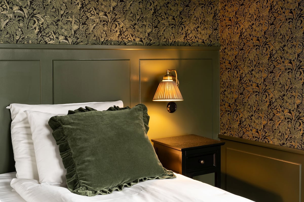 Caja de seguridad en la habitación y decoración personalizada