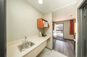 Coffee/tea maker, fridge, microwave