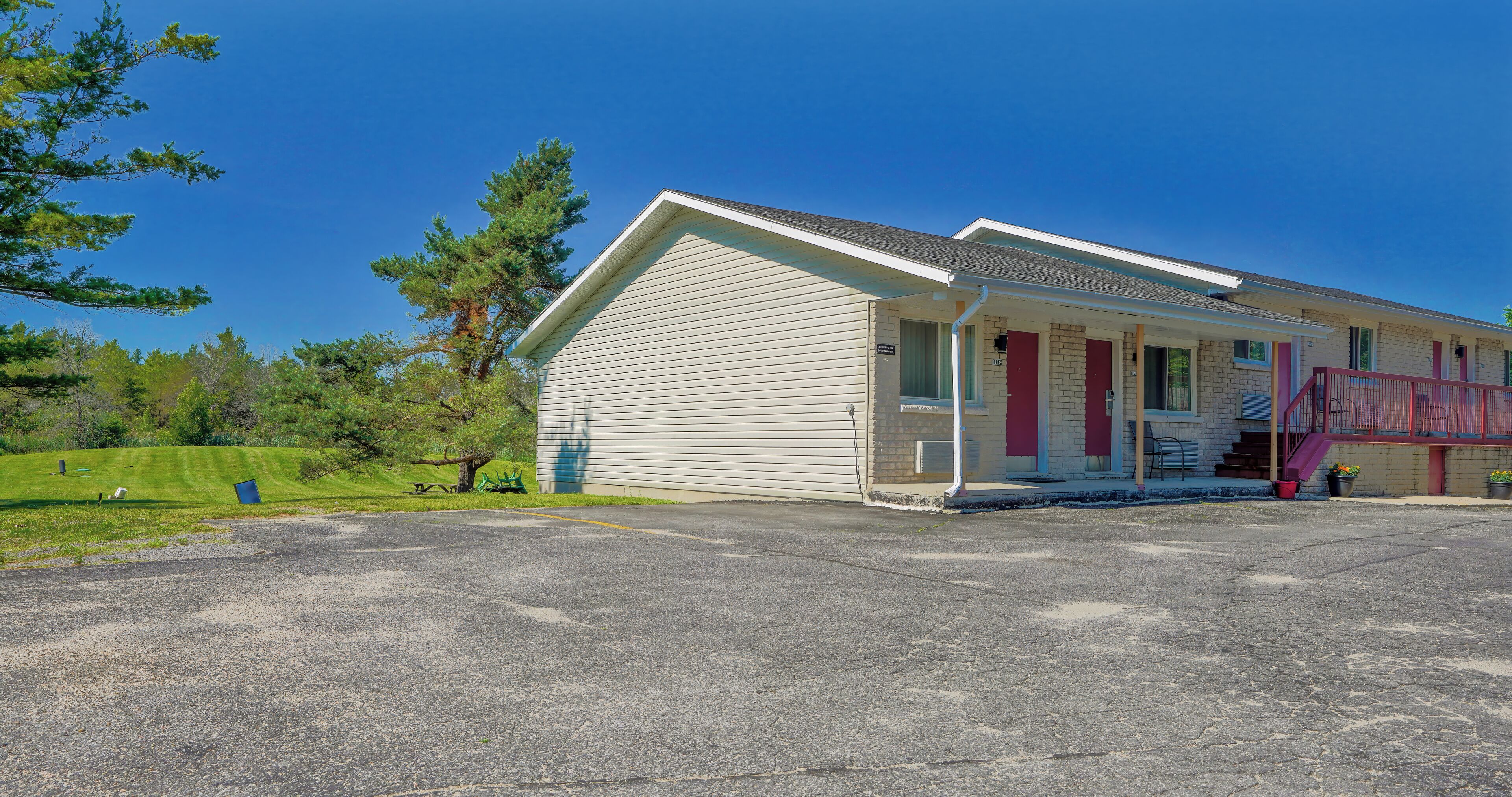 Photo - Super 8 by Wyndham Kingston