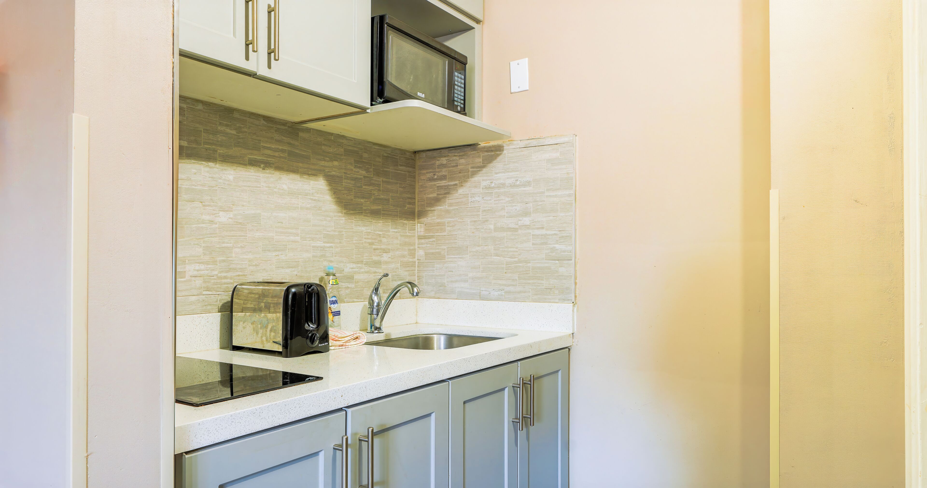 Photo - Super 8 by Wyndham Kingston