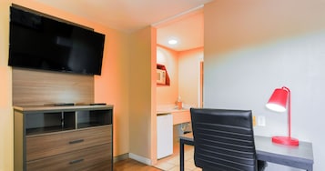 Habitación, 2 camas de matrimonio, no fumadores | Escritorio, tabla de planchar con plancha, wifi gratis y despertador