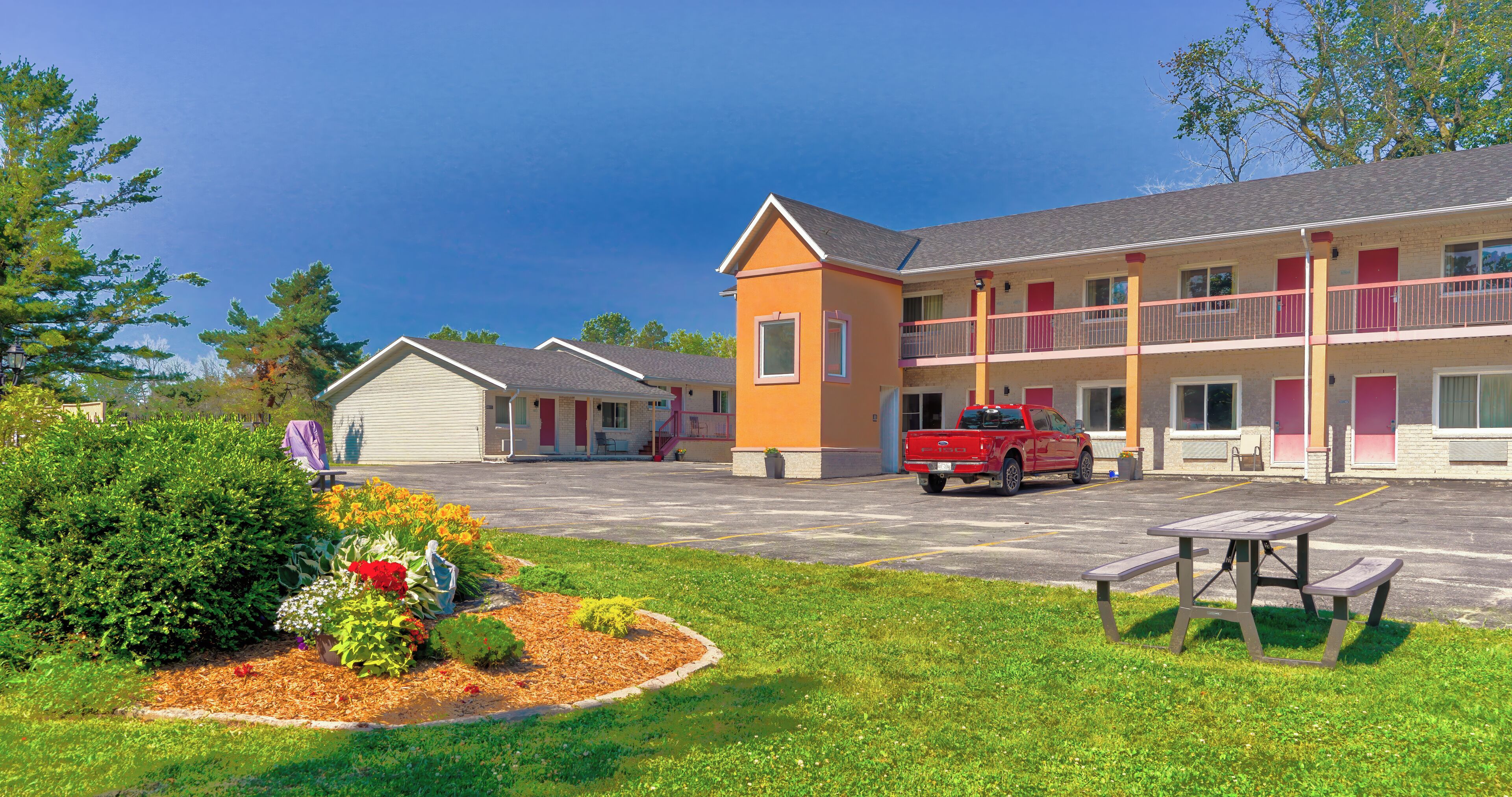 Photo - Super 8 by Wyndham Kingston