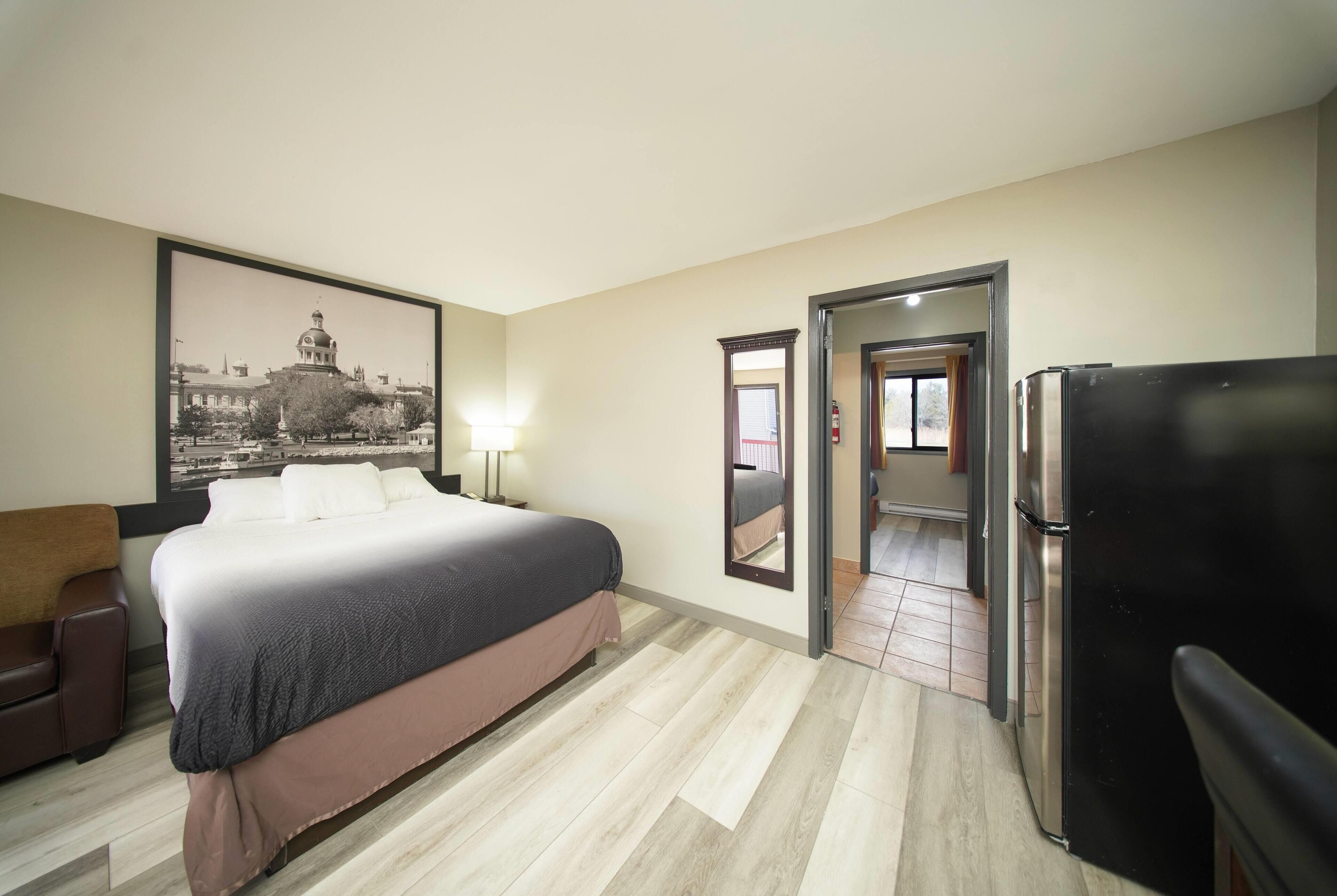 Escritorio, tabla de planchar con plancha, wifi gratis y ropa de cama 