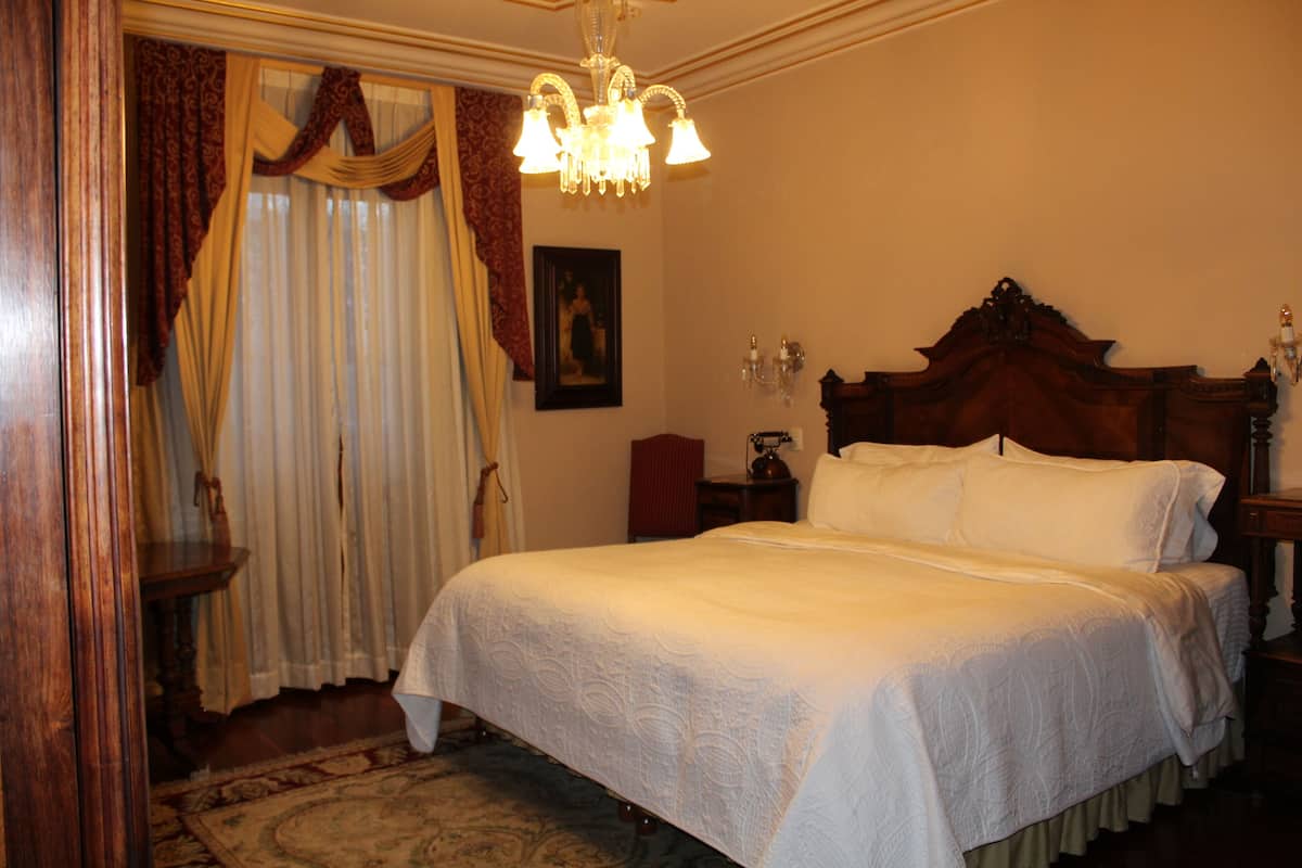 Suite Gran Clase | Luxe beddengoed, donzen dekbedden, een kluis op de kamer