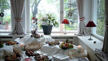 Tägliches Frühstücksbuffet (19 EUR pro Person)