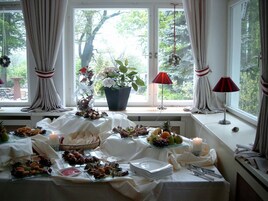 Tägliches Frühstücksbuffet gegen Gebühr
