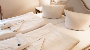 Junior Suite, 1 Bedroom | In-room safe, bed sheets