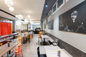 Tägliches Frühstücksbuffet gegen Gebühr