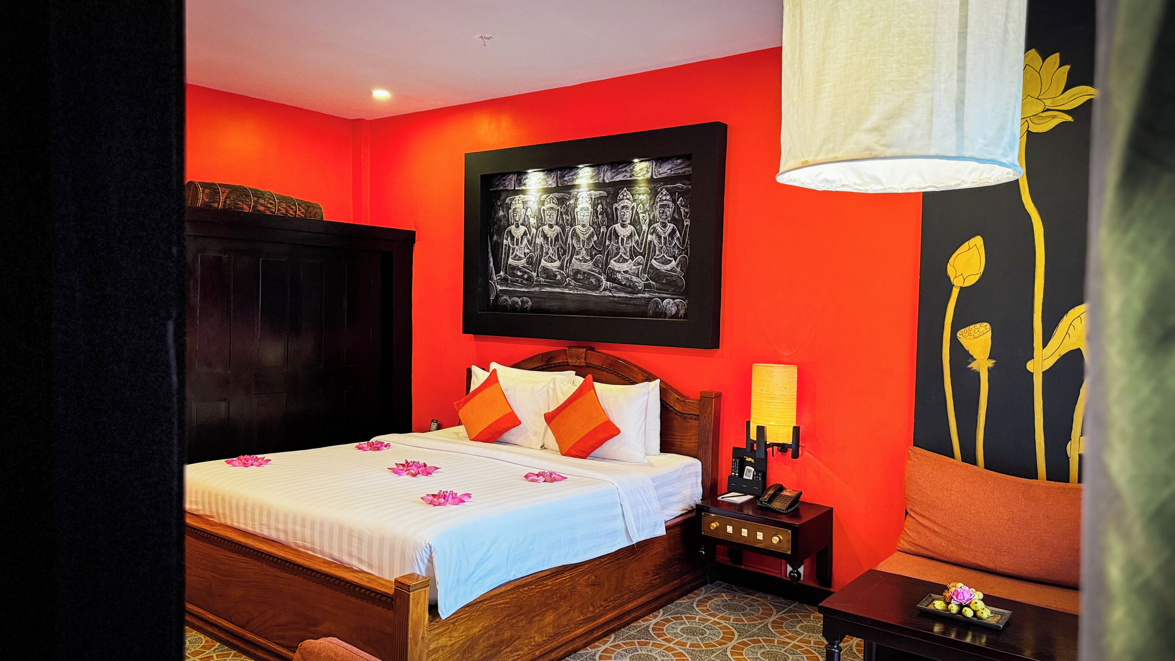 套房, 泳池景观 | 高档床上用品、羽绒被、记忆海绵床垫、迷你吧