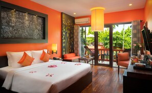 Suite, Poolblick | Hochwertige Bettwaren, Daunenbettdecken