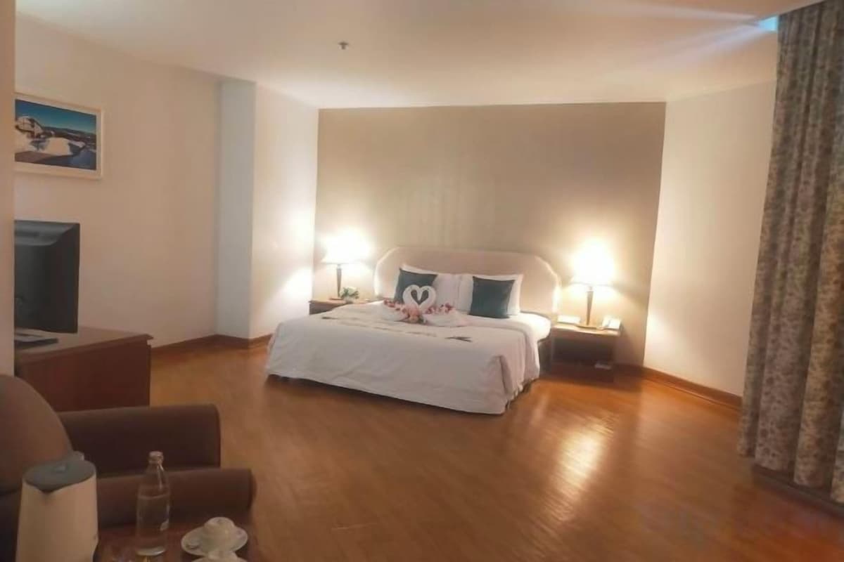 Minibar, in-room safe, desk, rollaway beds (surcharge)