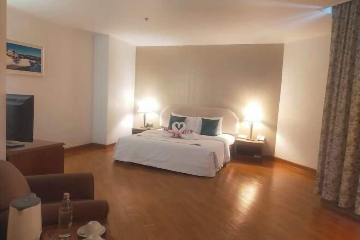 Minibar, una cassaforte in camera, una scrivania