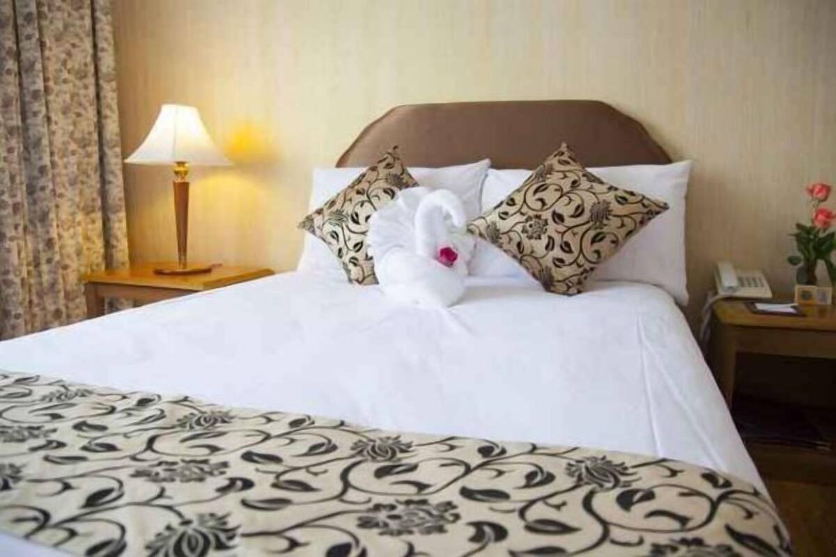 Minibar, in-room safe, desk, rollaway beds