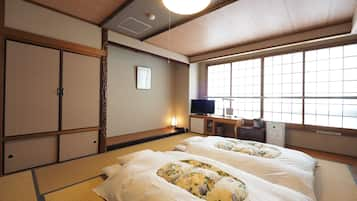 Kamar Standar, Futon Jepang | Meja kerja, kedap suara, setrika/meja setrika, dan Wi-Fi gratis