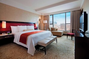 Minibar, caja de seguridad en la habitación y escritorio 