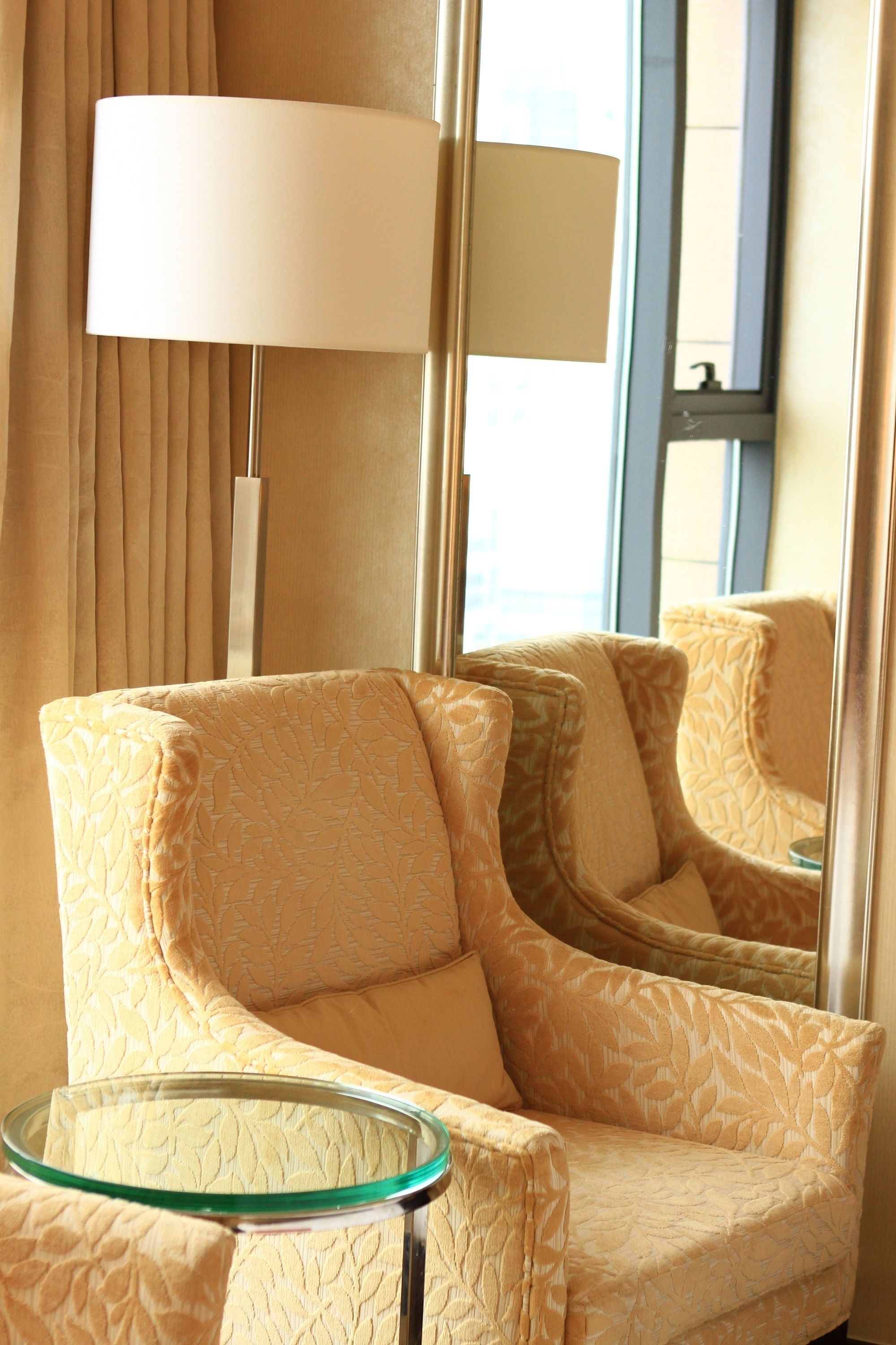 deluxe room, 1 king bed, city view | lobby sitting area