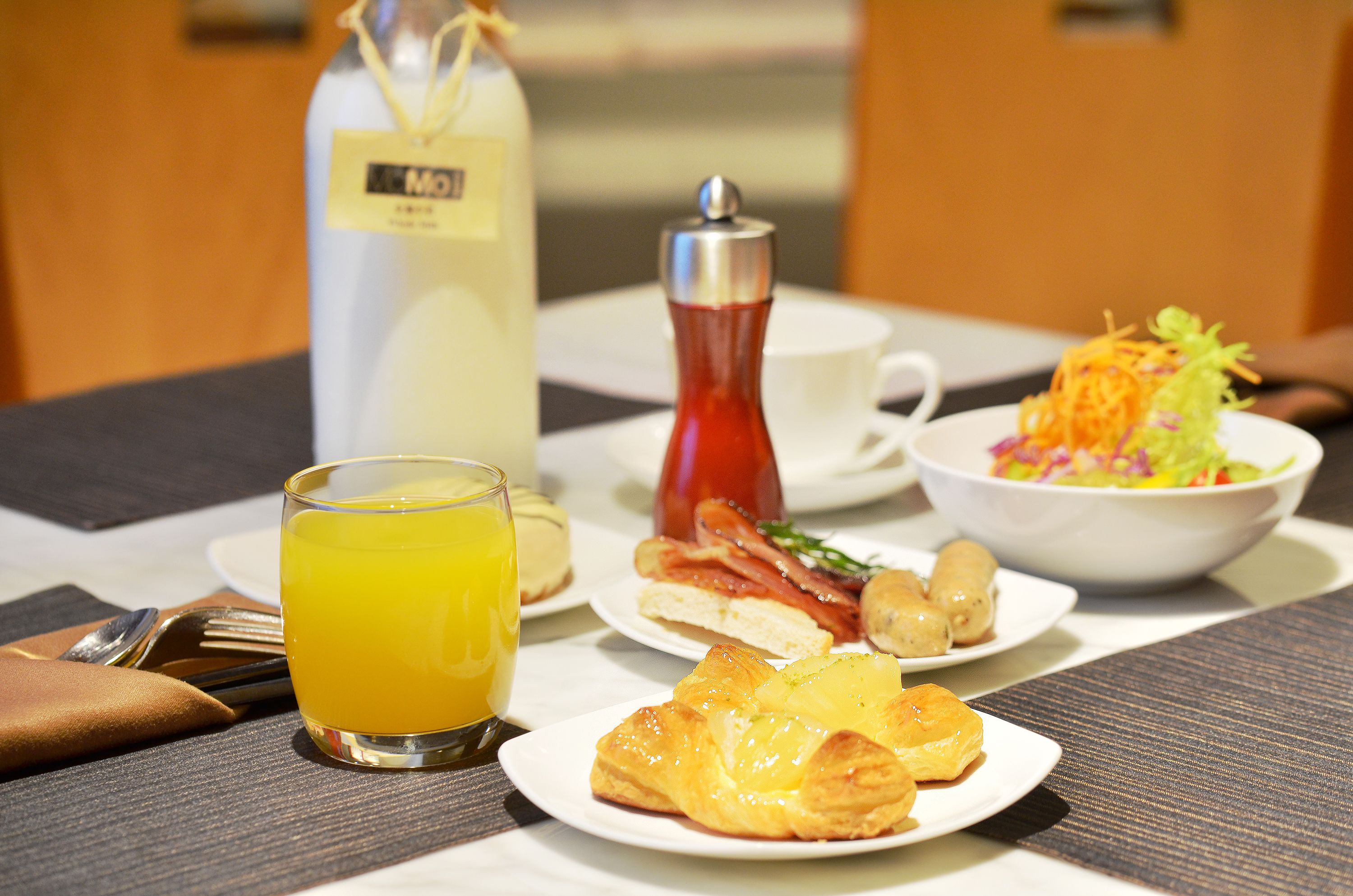 daily buffet breakfast (cny 128 per person)