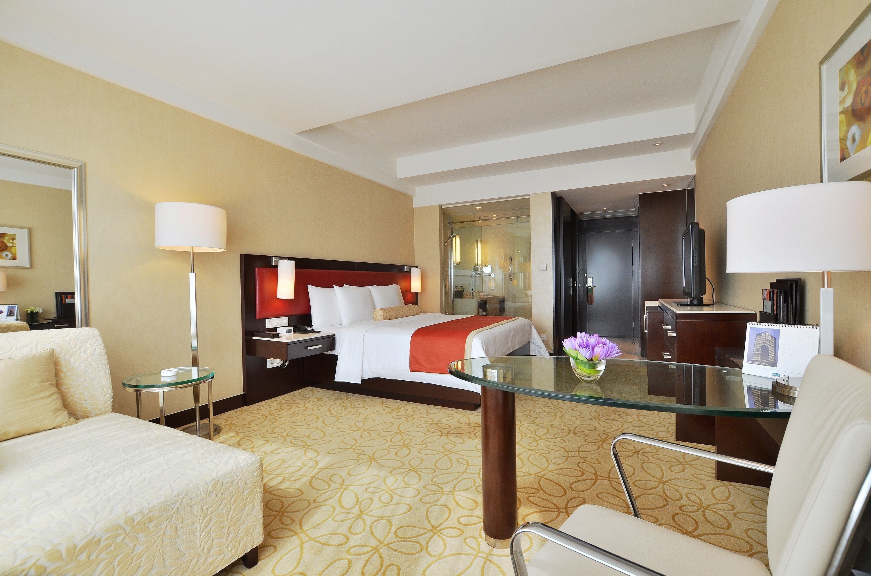 executive room, 1 king bed | minibar, in-room safe, desk, laptop workspace