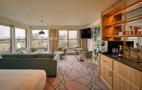 The Medieval Mile Suite | Hypo-allergenic bedding, in-room safe, individually decorated