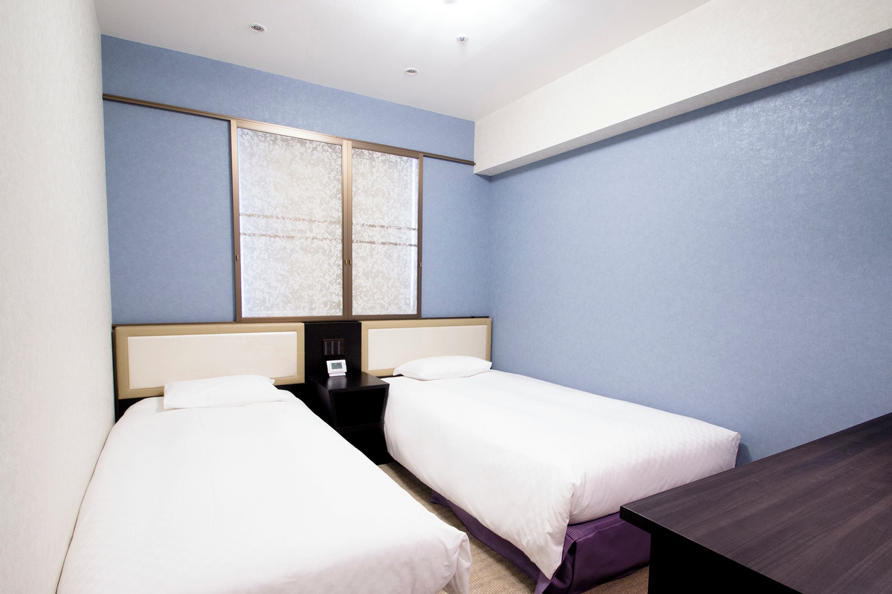 1 bedroom, premium bedding, down duvets, desk