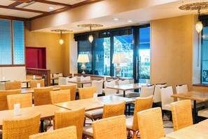 Petit déjeuner buffet (1540 JPY par personne)