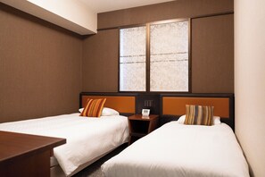 Premium bedding, down duvets, desk, blackout curtains - Hearton Hotel Kitaumeda (Osaka)