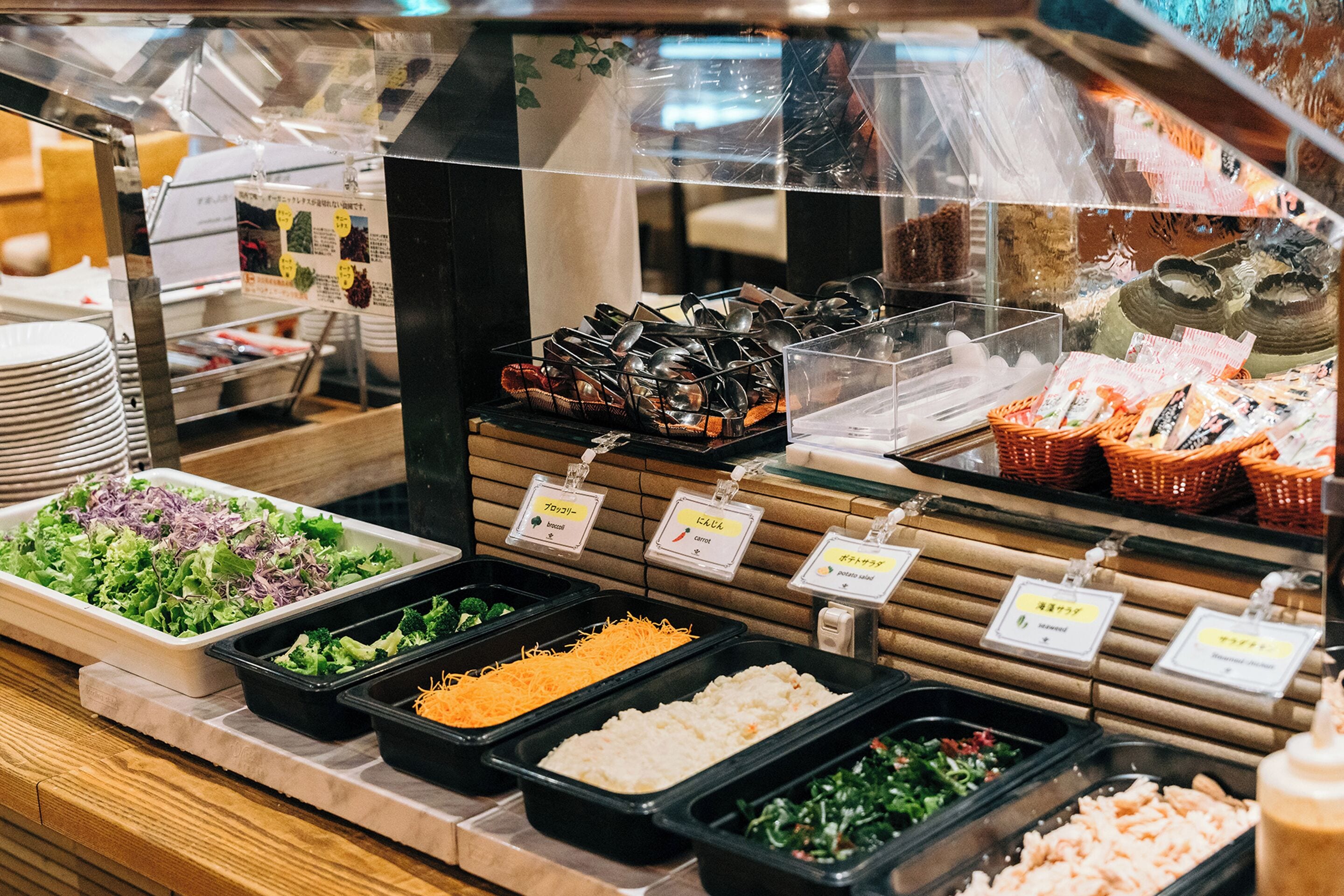 daily buffet breakfast (jpy 1540 per person)