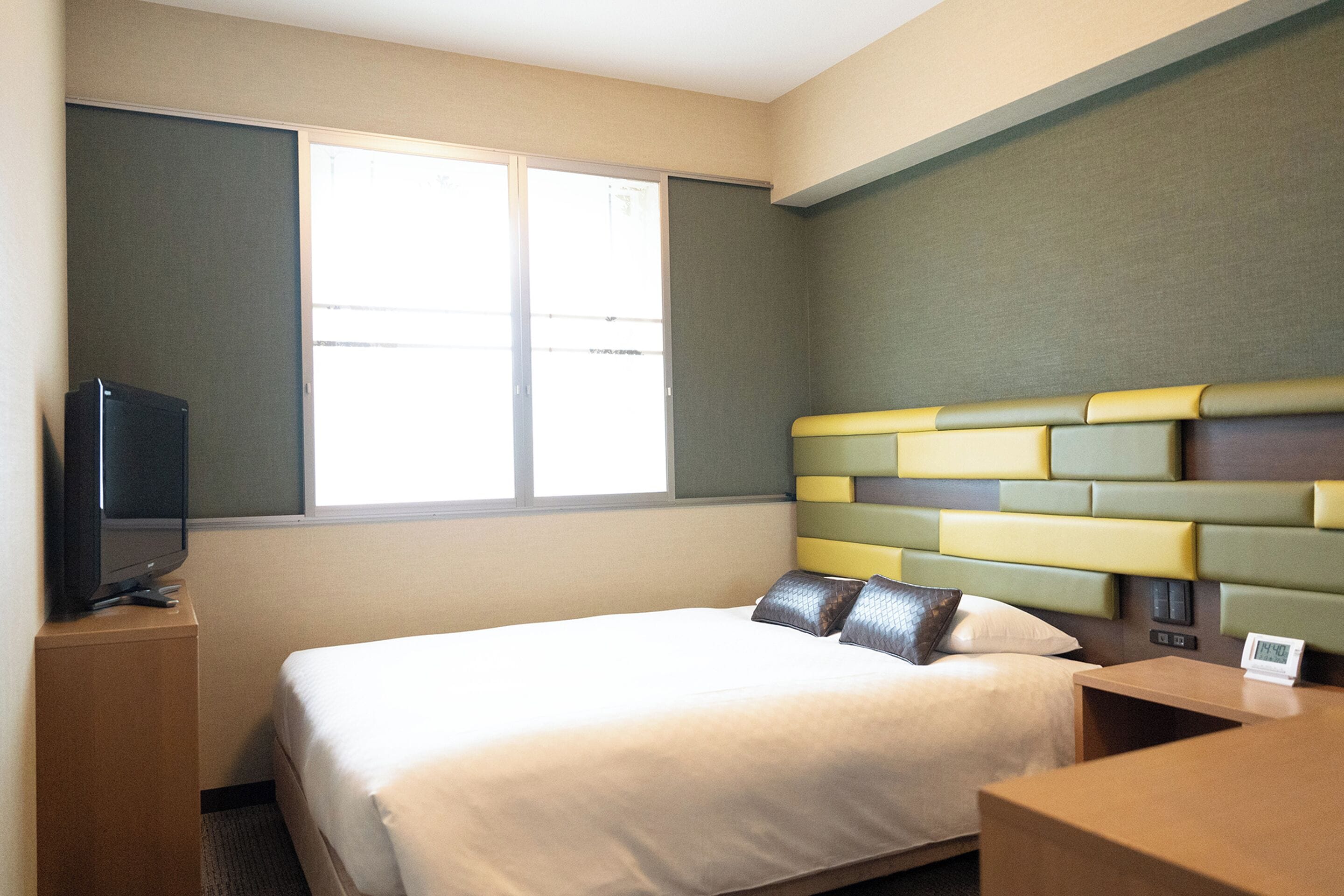 1 bedroom, premium bedding, down duvets, desk